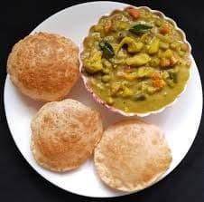 Puri with Veg Kurma (3 puri)