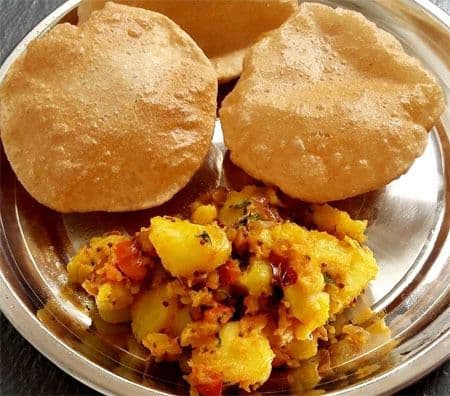 Puri with Aloo Bhajji (3 puri)